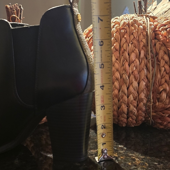 🍁 New! It's Fall, Y'all! Michael Kors Evaline Heeled Booties - Picture 10 of 16